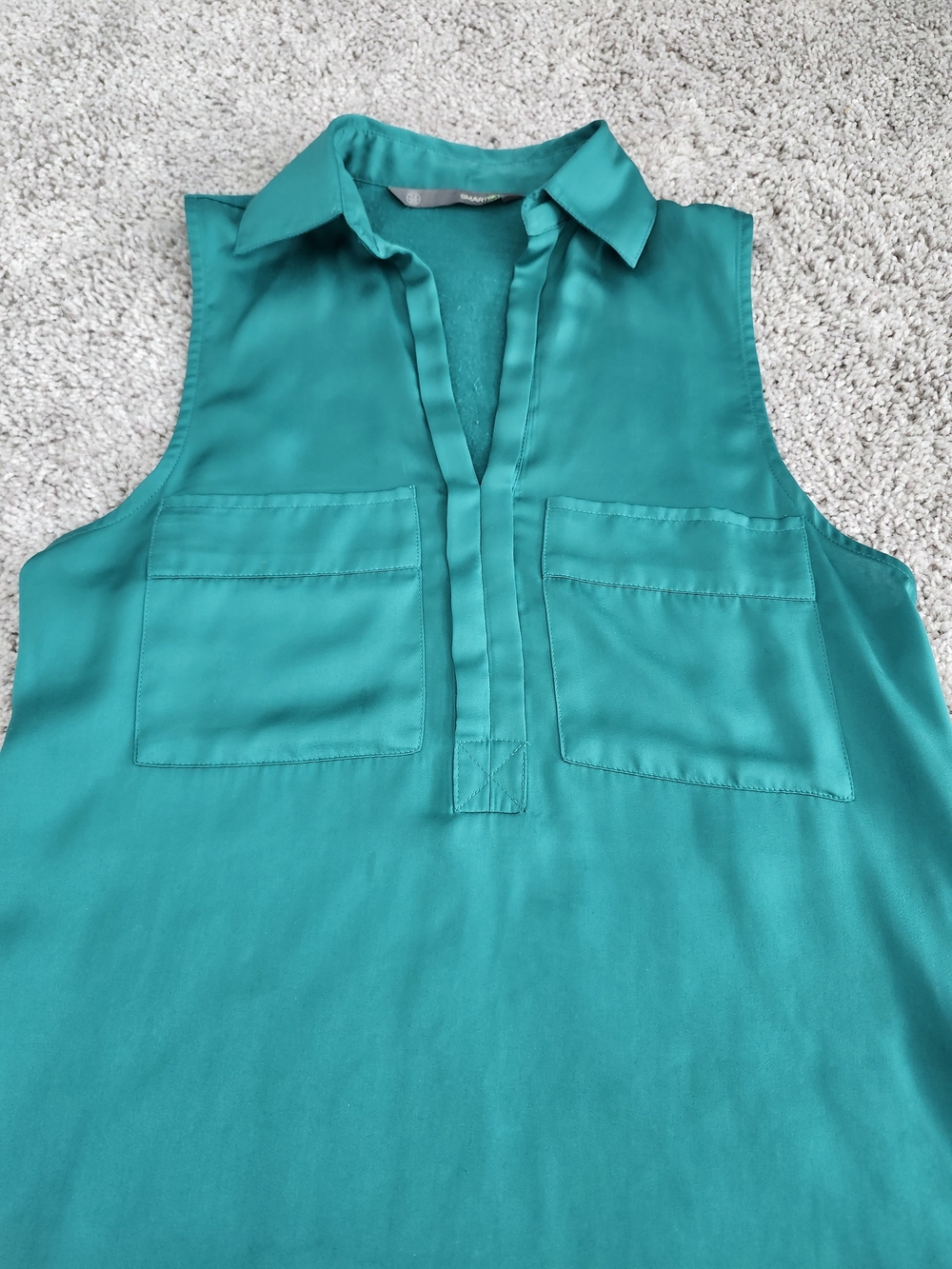 Smart Set Sleeveless Collared Blouse in Teal Green